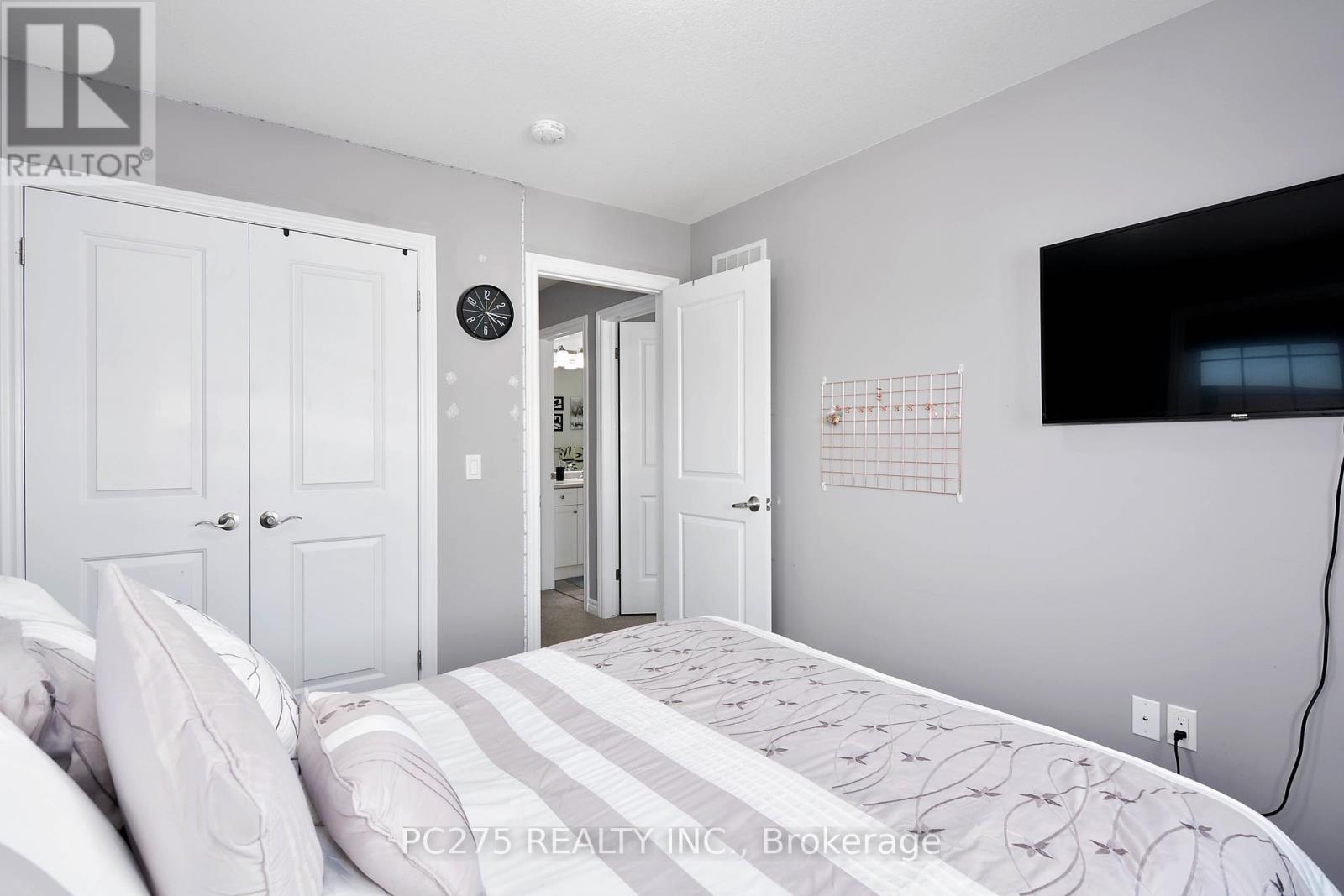 Photo 13 of 41 3400 Castle Rock Place, London South ON