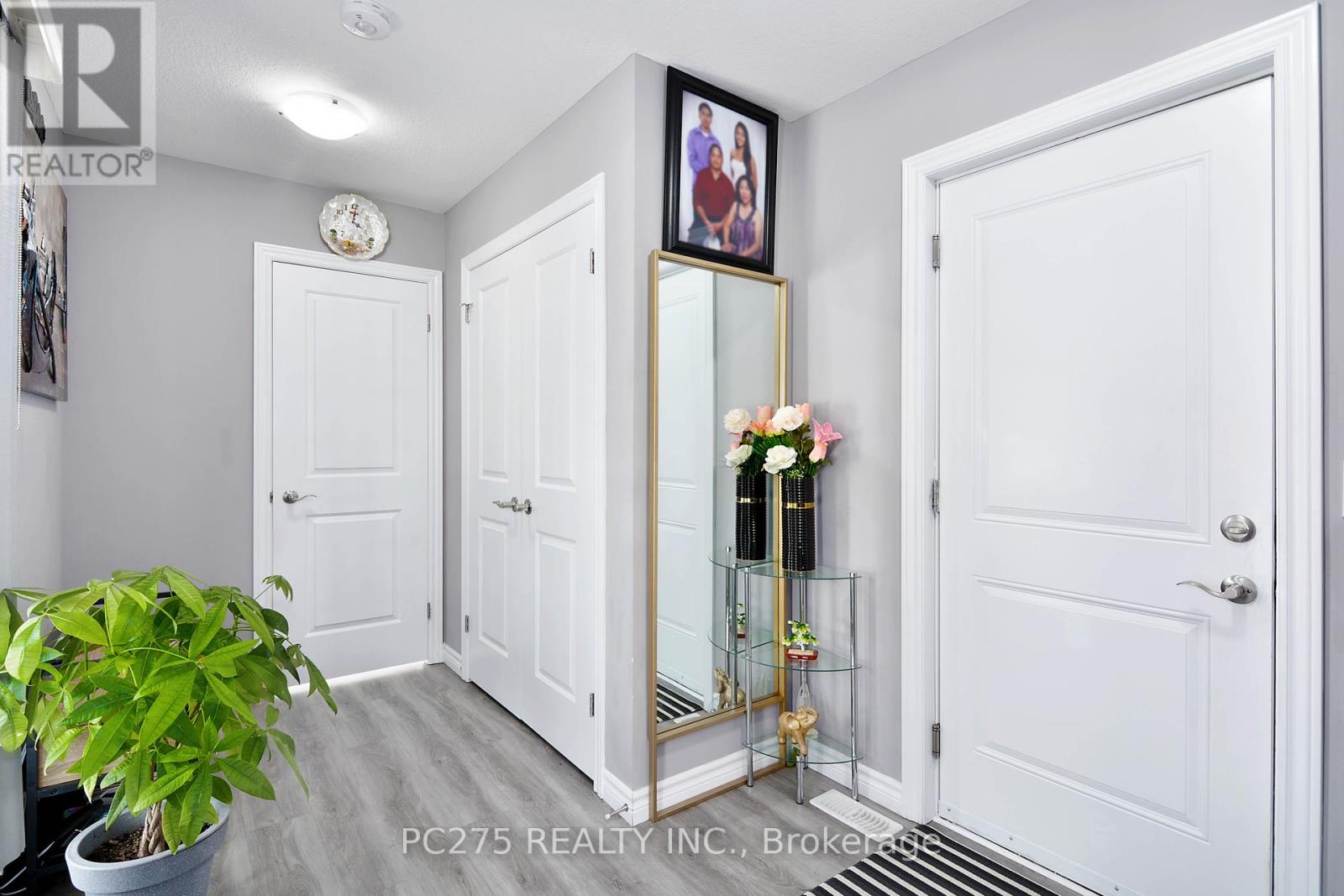 Photo 18 of 41 3400 Castle Rock Place, London South ON