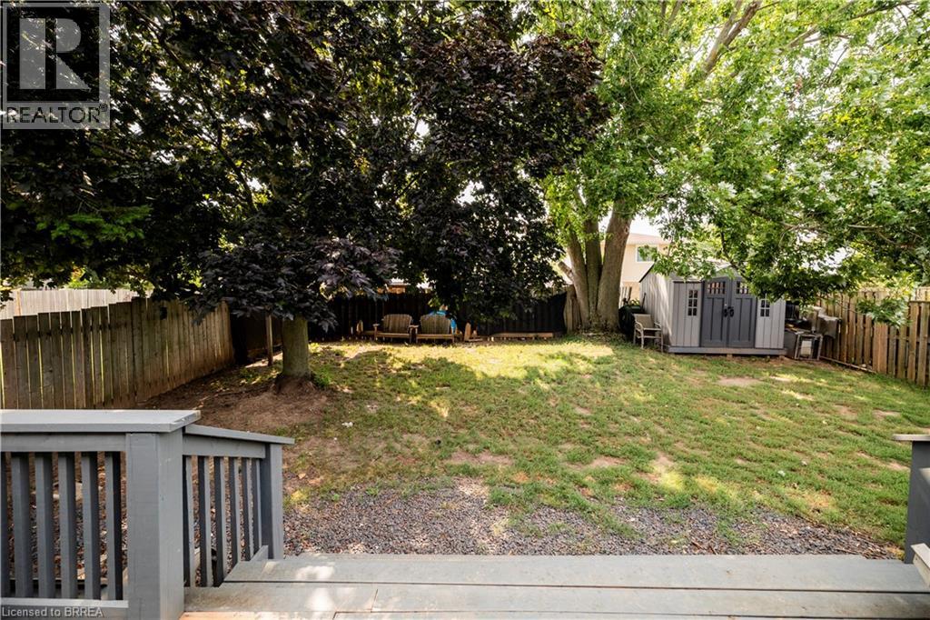 Photo 3 of 10 Garden Crescent, Paris ON