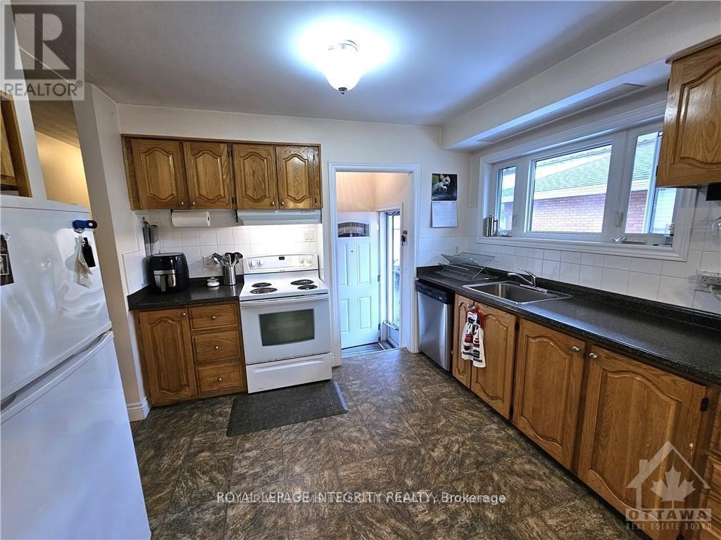 Photo 18 of 2150 Lemay Crescent, Ottawa ON