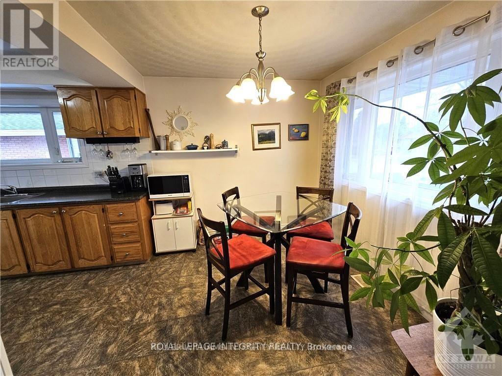 Photo 11 of 2150 Lemay Crescent, Ottawa ON