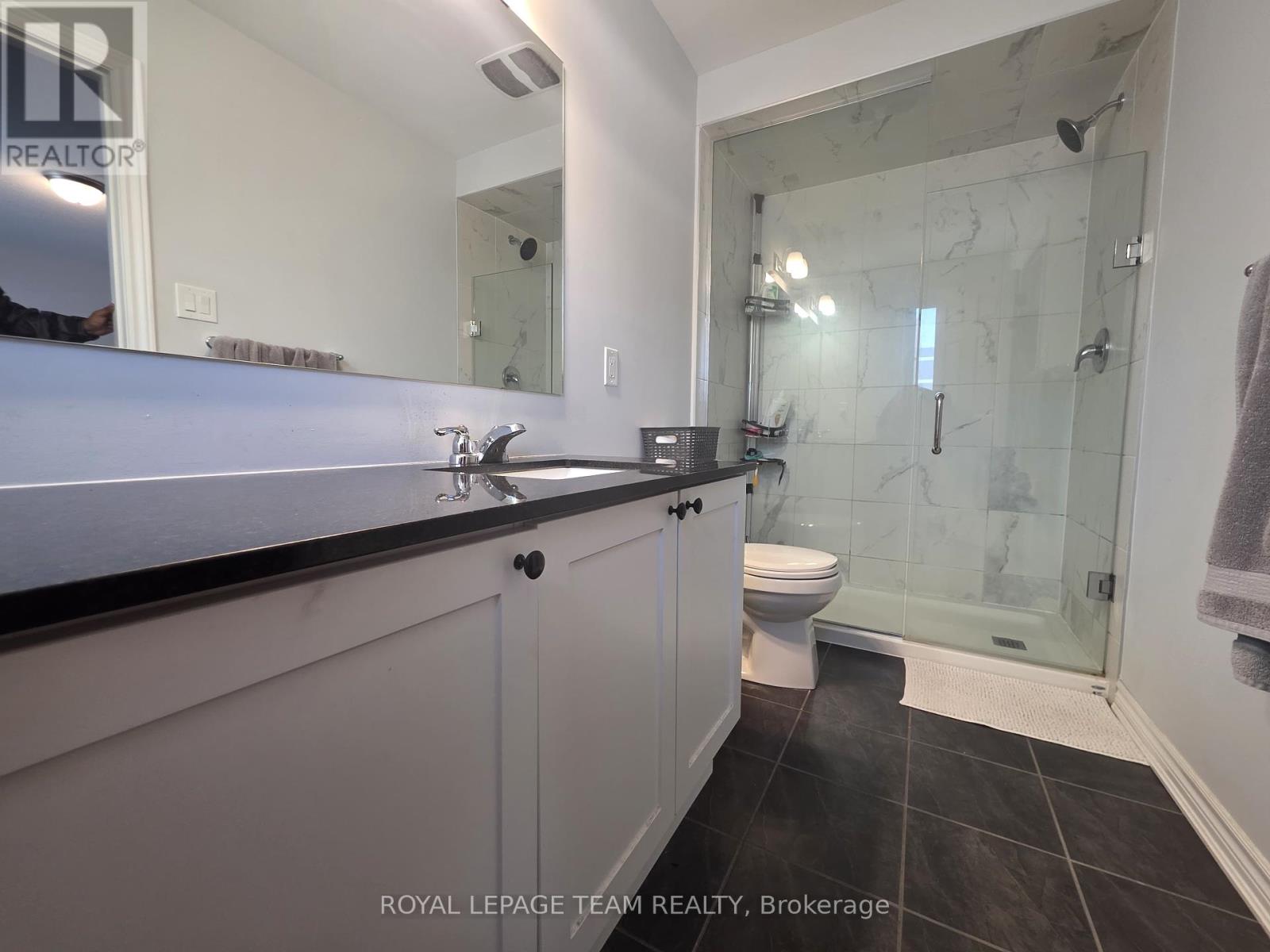 Photo 15 of 130 Lanceleaf Way, Ottawa ON