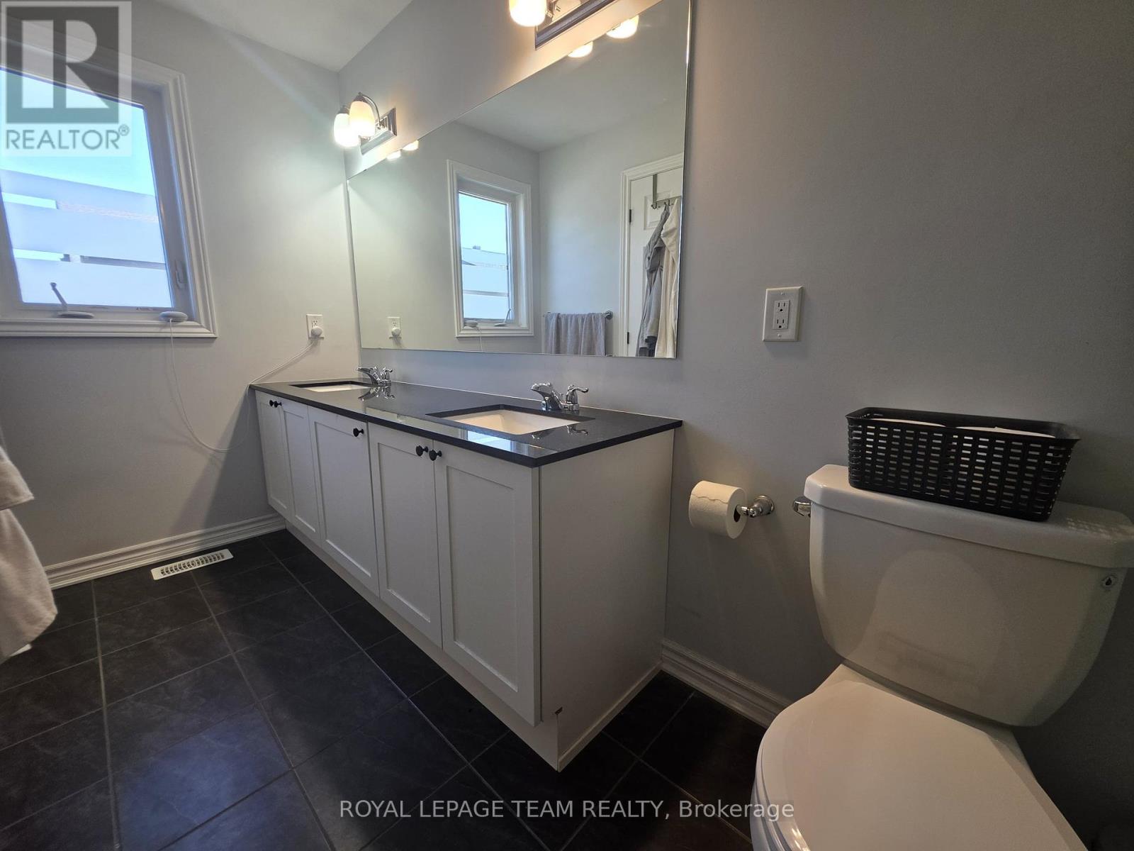 Photo 16 of 130 Lanceleaf Way, Ottawa ON