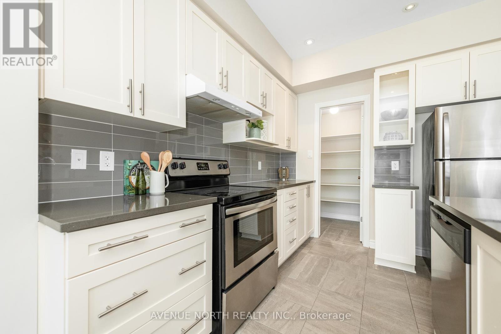 Photo 7 of 172 Larimar Circle, Ottawa ON