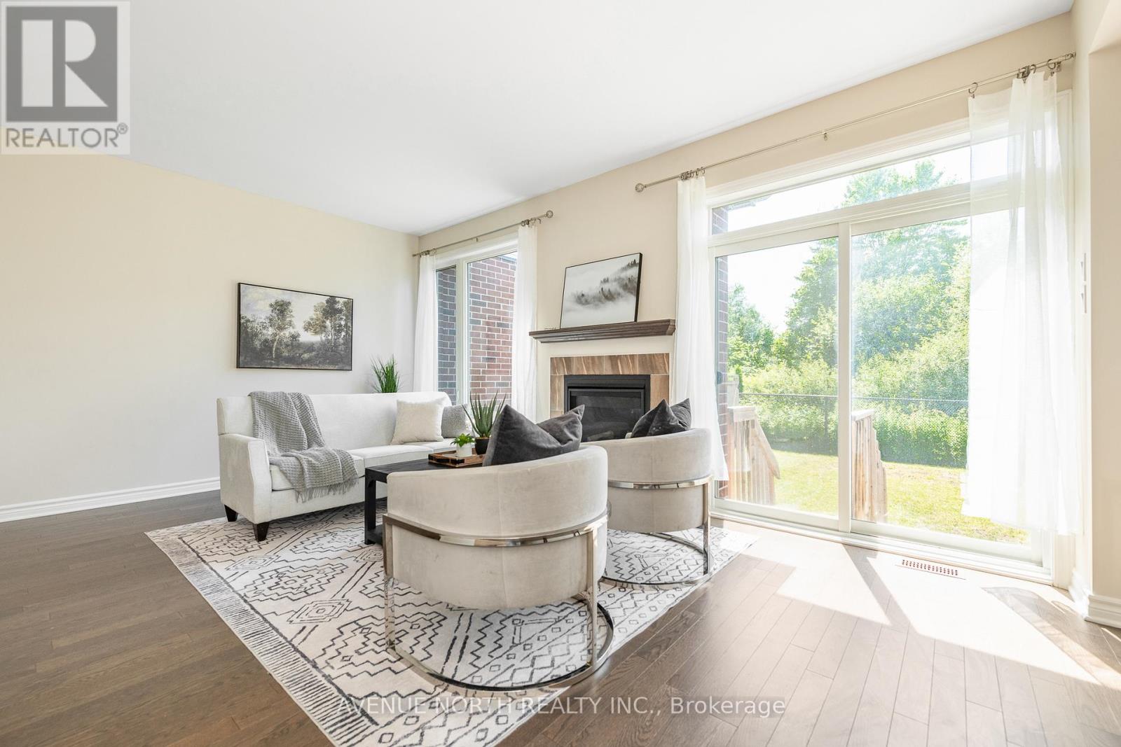 Photo 10 of 172 Larimar Circle, Ottawa ON