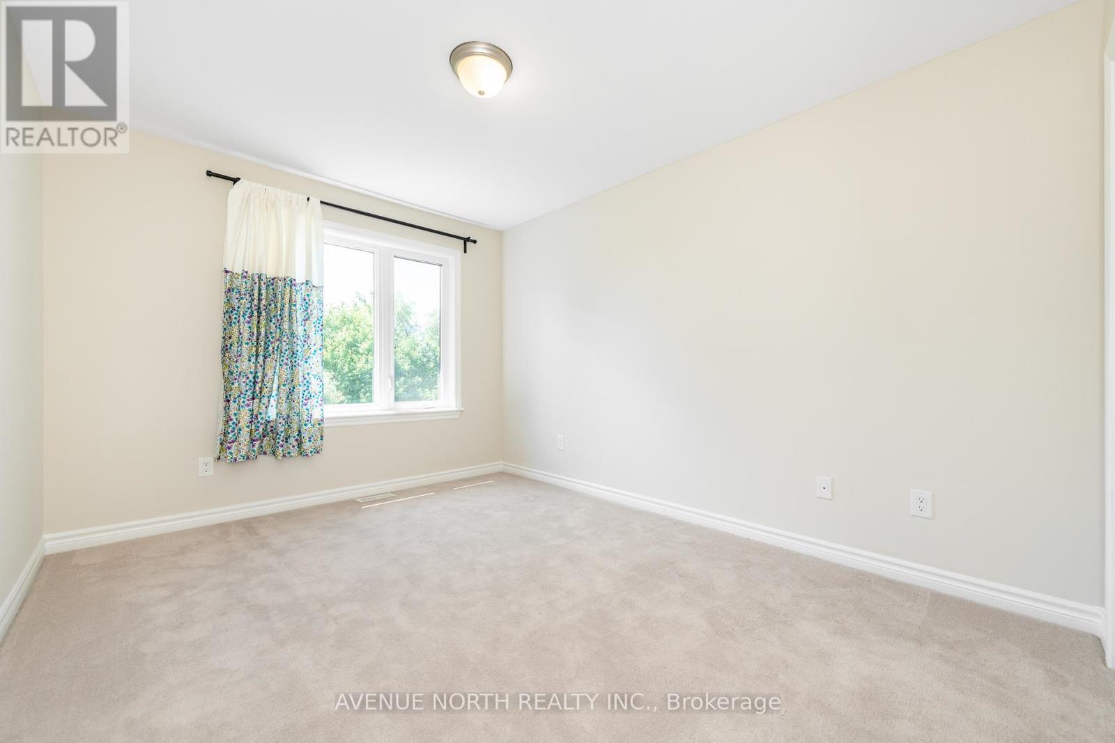 Photo 4 of 172 Larimar Circle, Ottawa ON