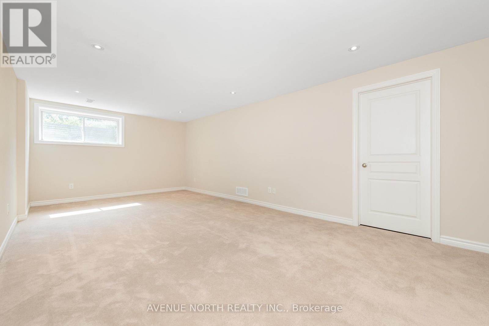 Photo 12 of 172 Larimar Circle, Ottawa ON