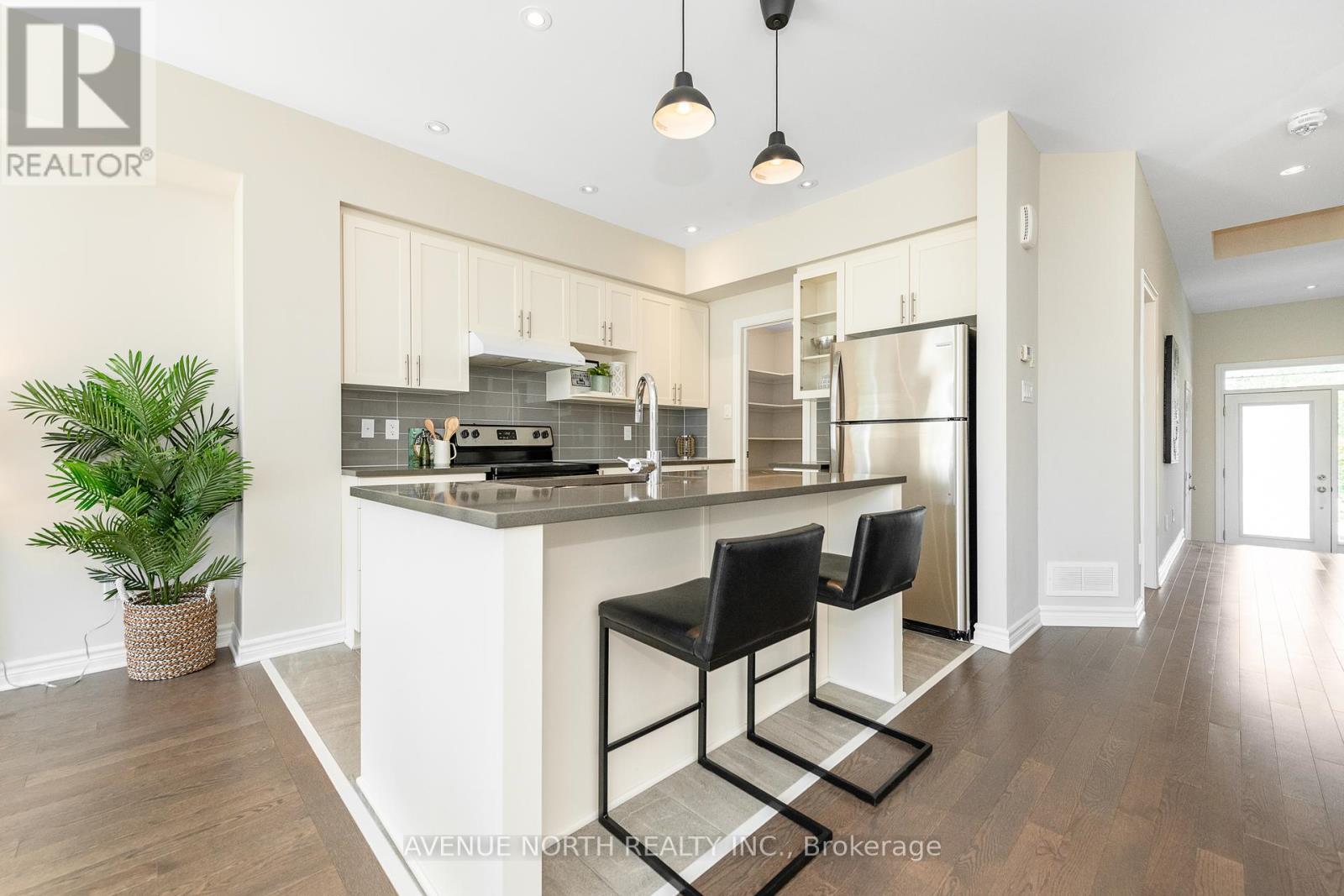 Photo 2 of 172 Larimar Circle, Ottawa ON
