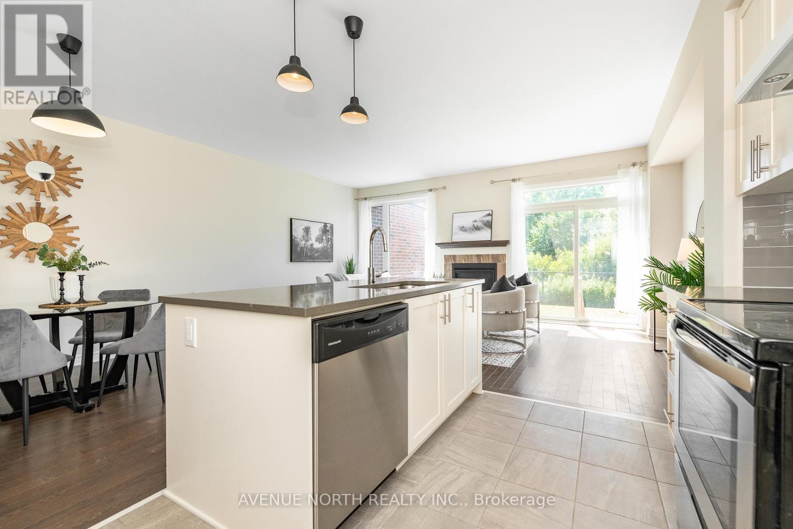 Photo 29 of 172 Larimar Circle, Ottawa ON