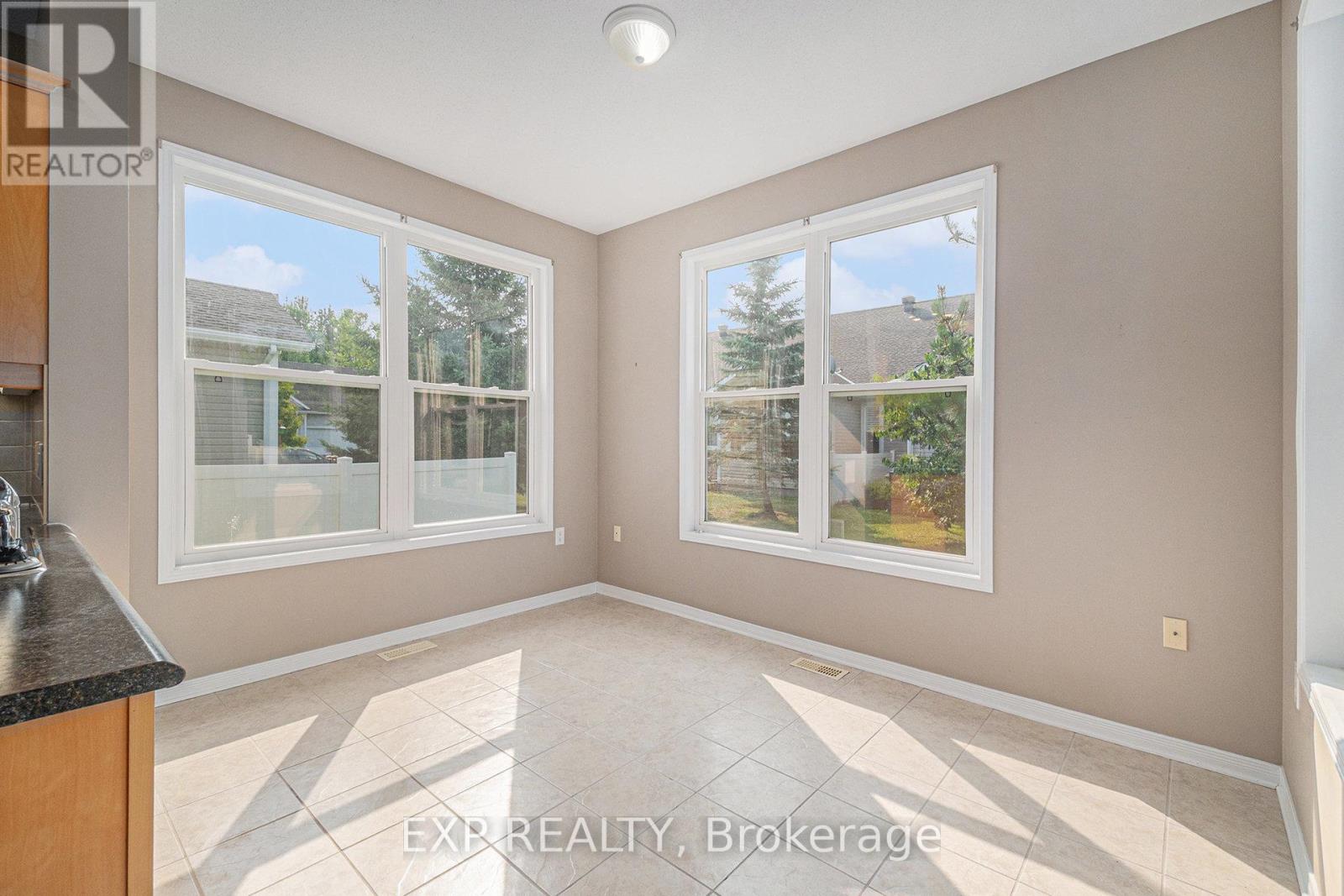 Photo 10 of 652 Country Trail Private, Ottawa ON