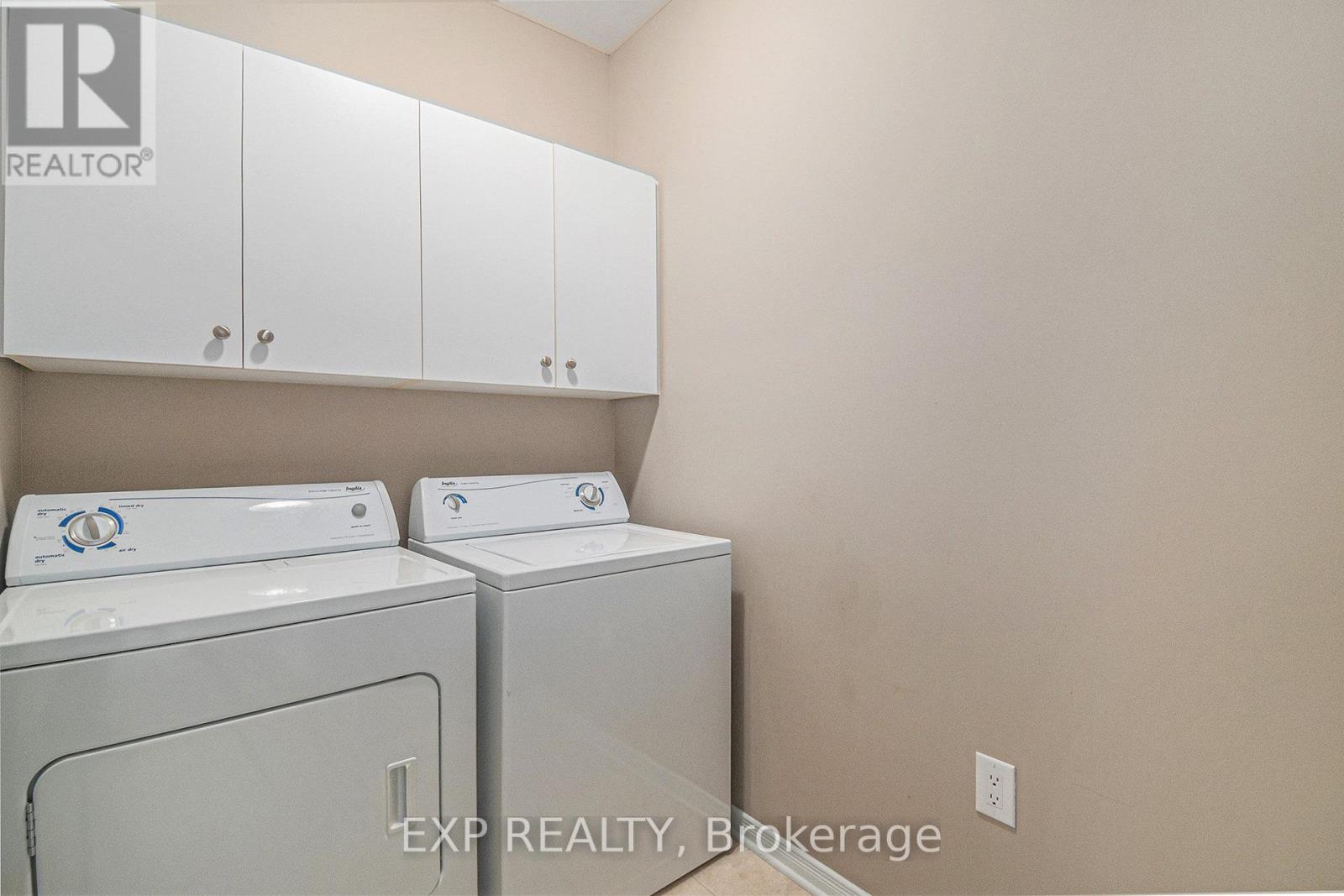 Photo 2 of 652 Country Trail Private, Ottawa ON