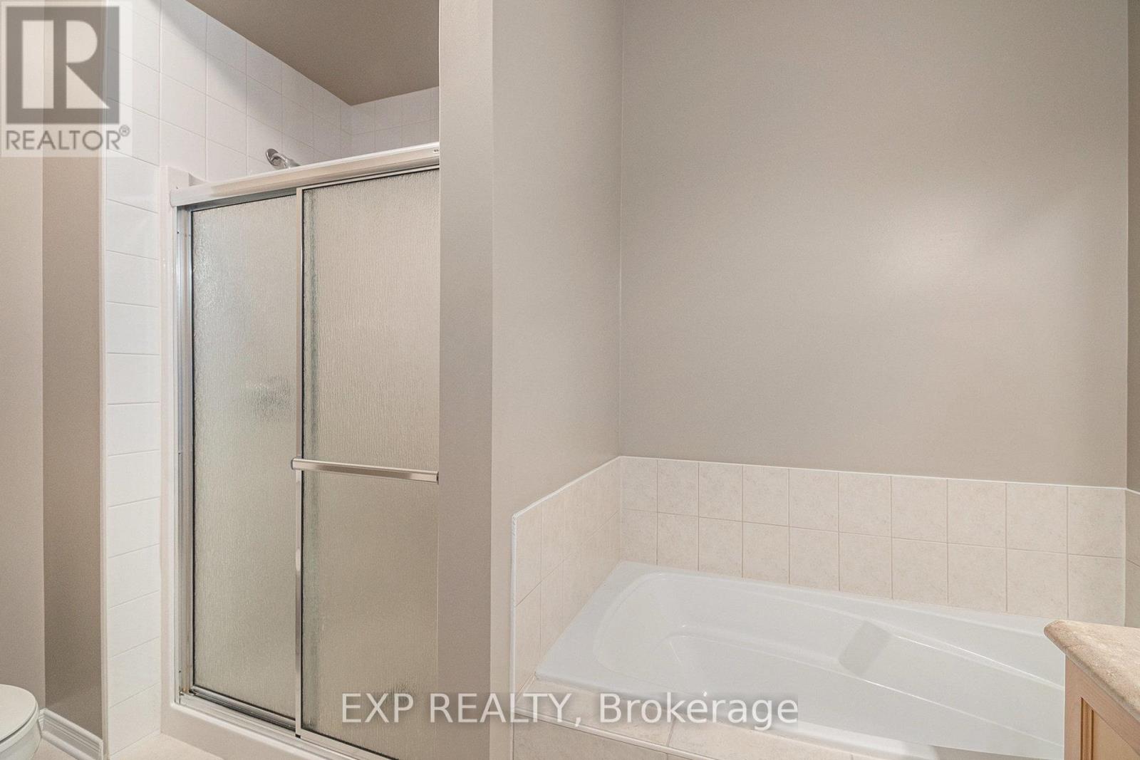 Photo 9 of 652 Country Trail Private, Ottawa ON