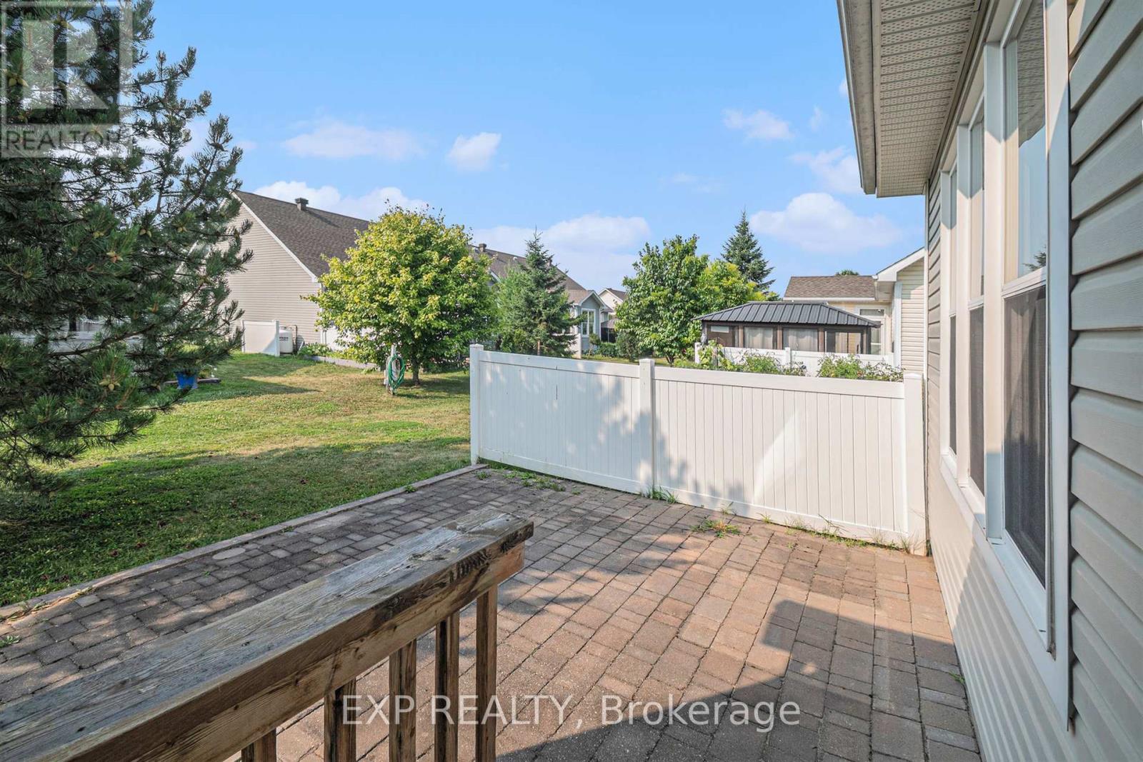 Photo 4 of 652 Country Trail Private, Ottawa ON