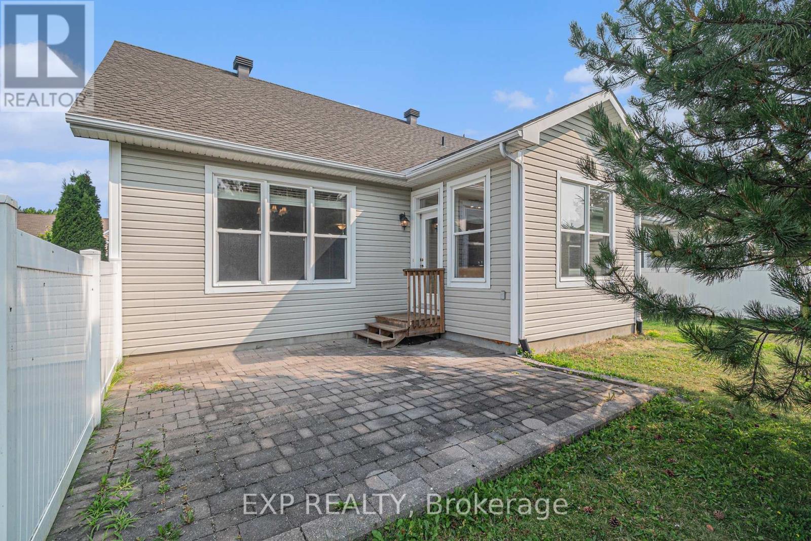 Photo 1 of 652 Country Trail Private, Ottawa ON