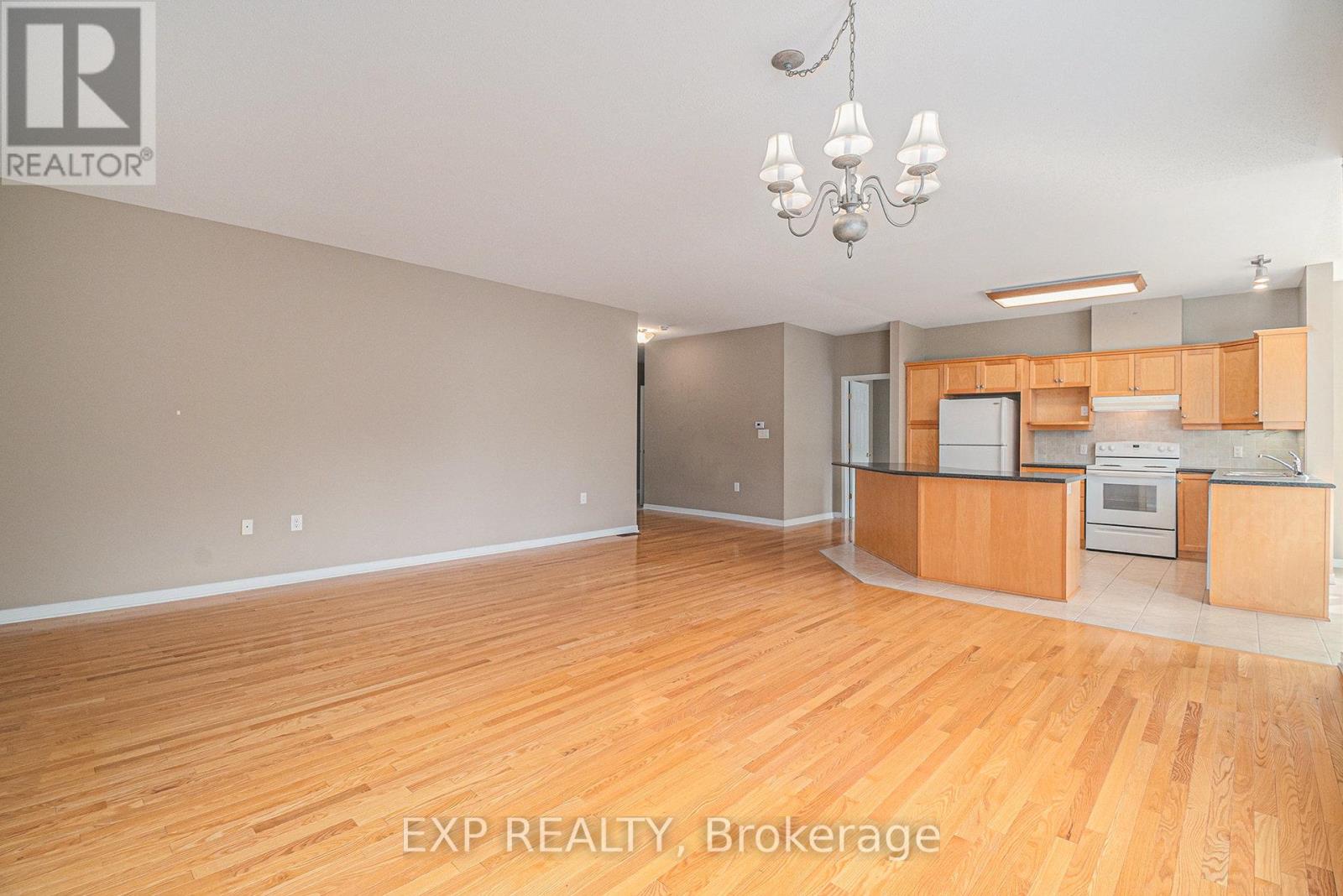 Photo 17 of 652 Country Trail Private, Ottawa ON