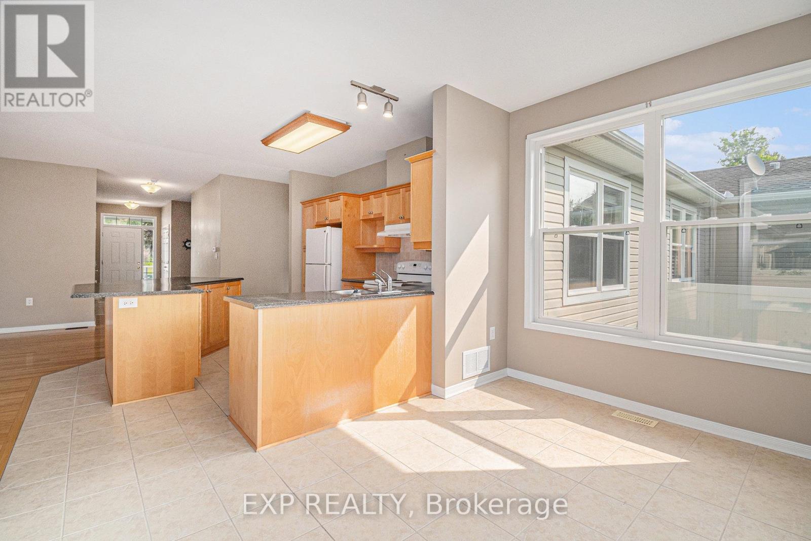 Photo 7 of 652 Country Trail Private, Ottawa ON
