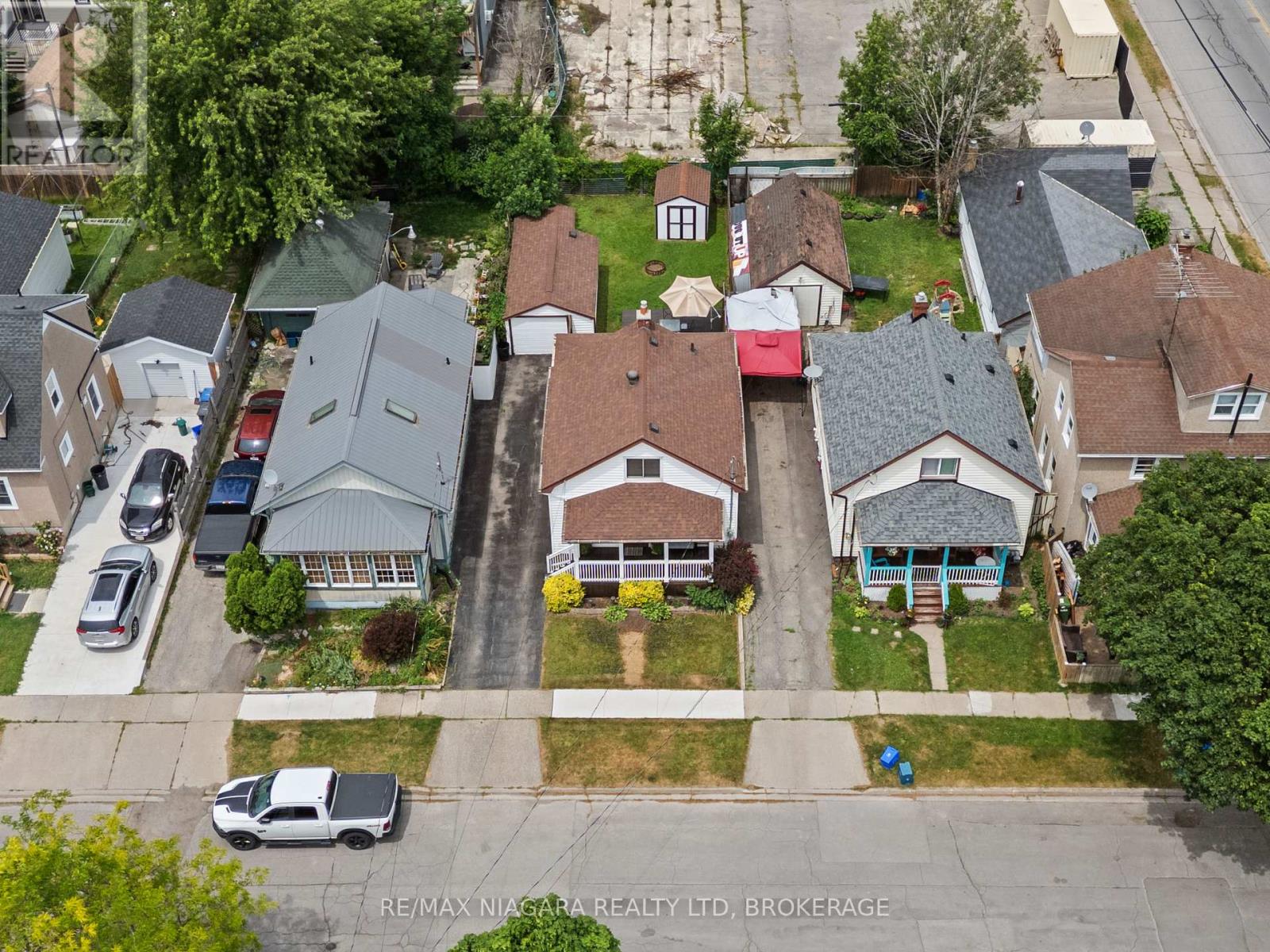 Photo 5 of 72 Cozy Street, Welland ON