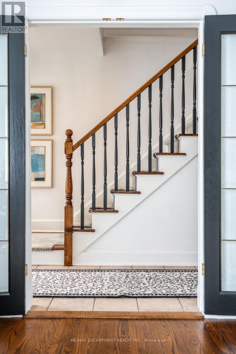 Photo 24 of 60 Inverness Avenue W, Hamilton ON