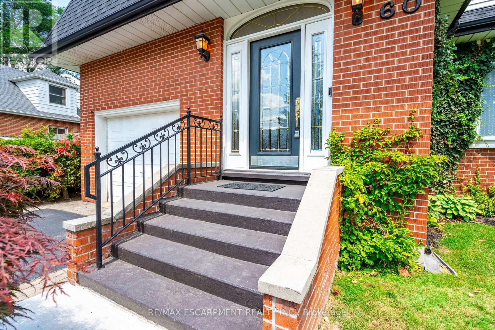 Photo 18 of 60 Inverness Avenue W, Hamilton ON