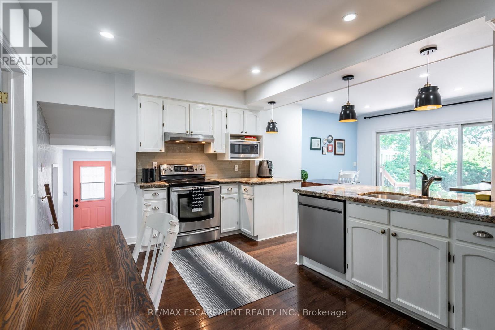 Photo 22 of 60 Inverness Avenue W, Hamilton ON