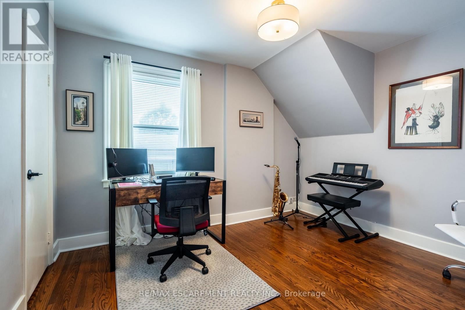 Photo 5 of 60 Inverness Avenue W, Hamilton ON