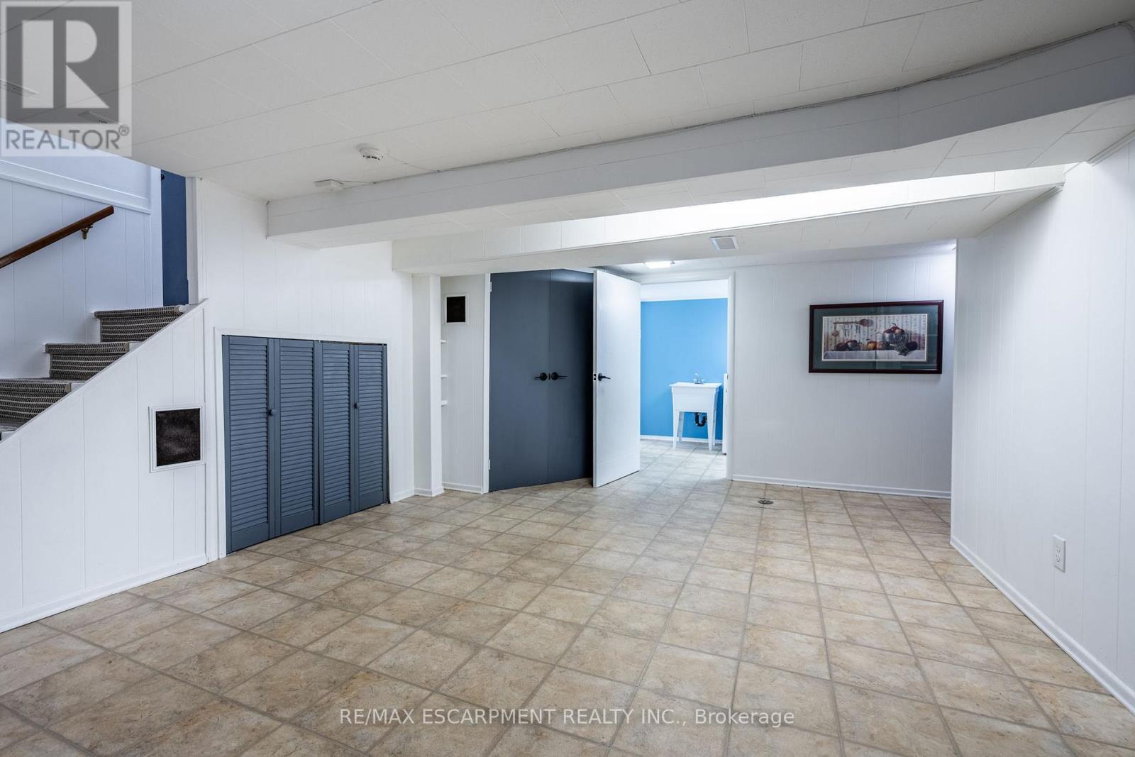 Photo 42 of 60 Inverness Avenue W, Hamilton ON