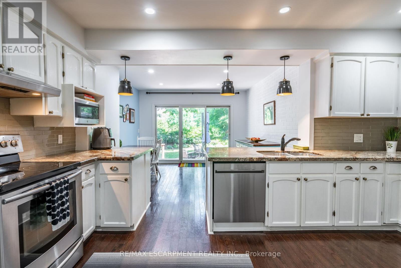 Photo 31 of 60 Inverness Avenue W, Hamilton ON
