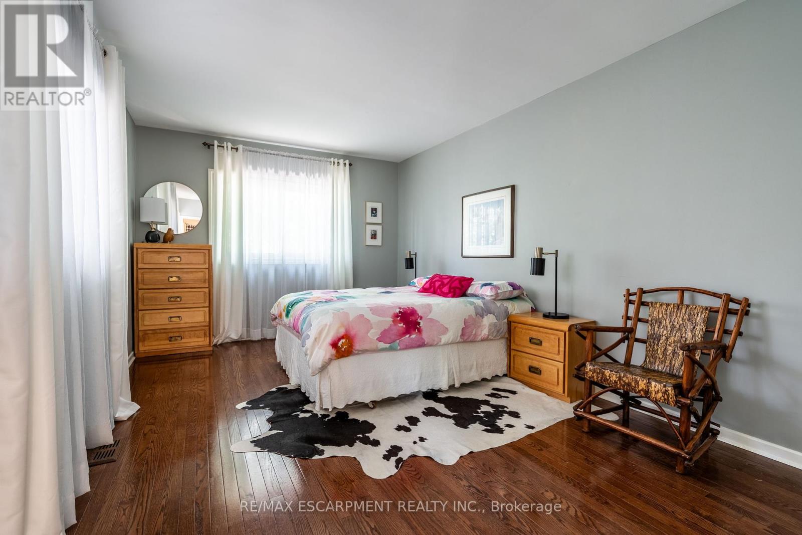 Photo 8 of 60 Inverness Avenue W, Hamilton ON