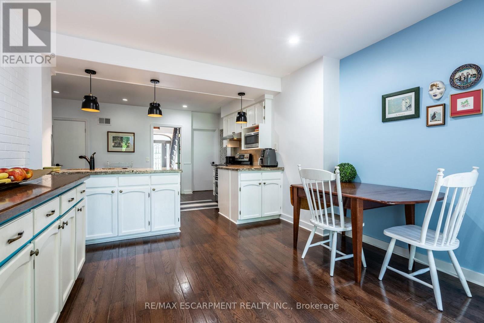 Photo 37 of 60 Inverness Avenue W, Hamilton ON