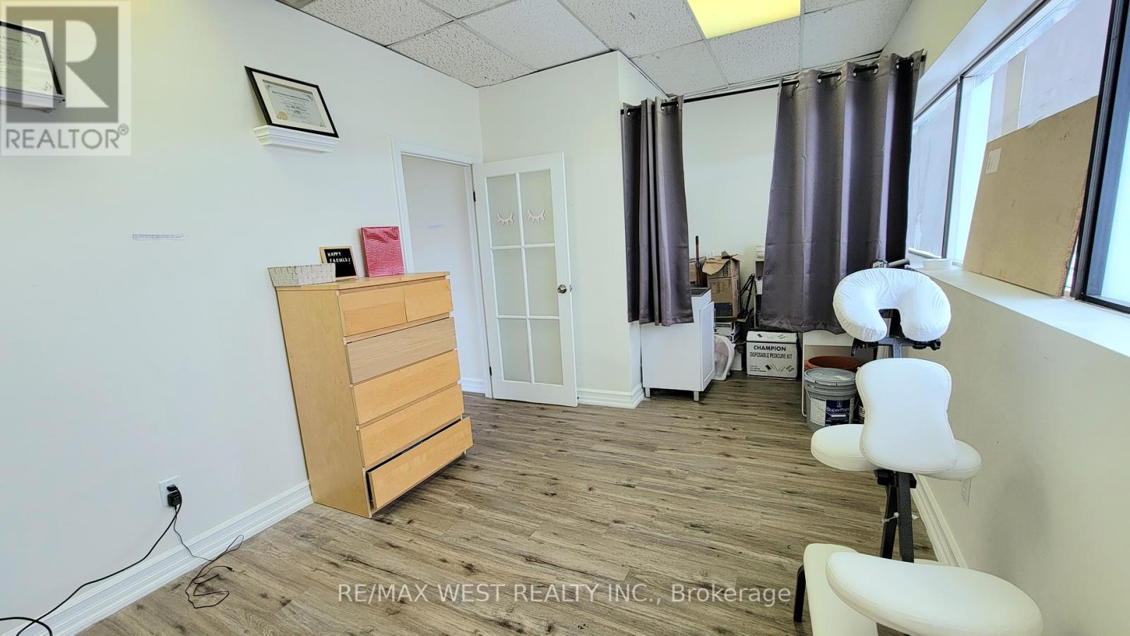 Photo 8 of 3702 Kingston Road, Toronto ON