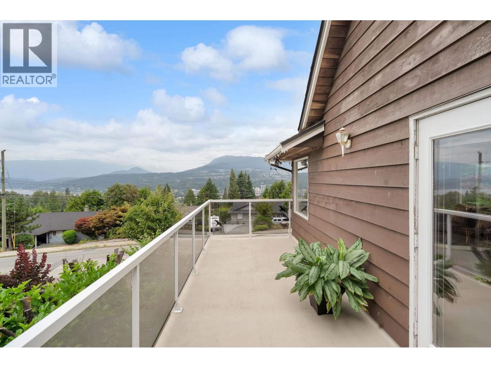 Photo 11 of 914 Baker Drive, Coquitlam BC