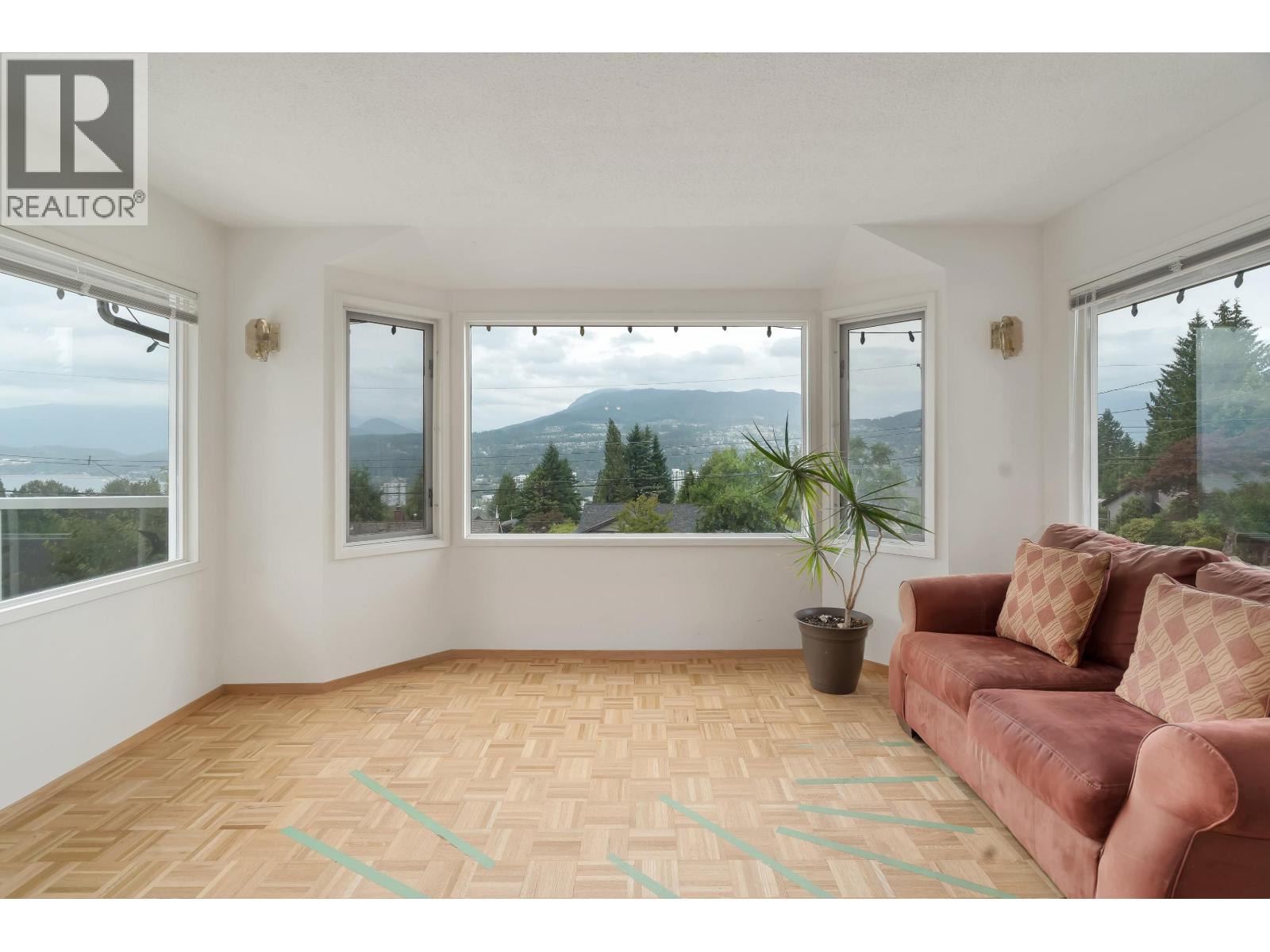 Photo 6 of 914 Baker Drive, Coquitlam BC