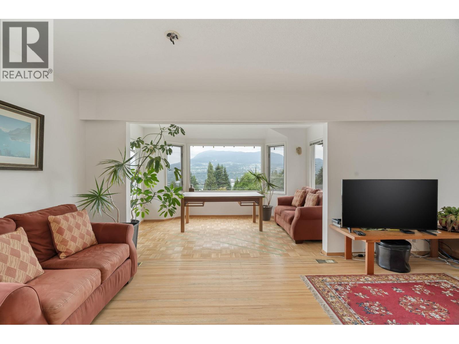 Photo 7 of 914 Baker Drive, Coquitlam BC