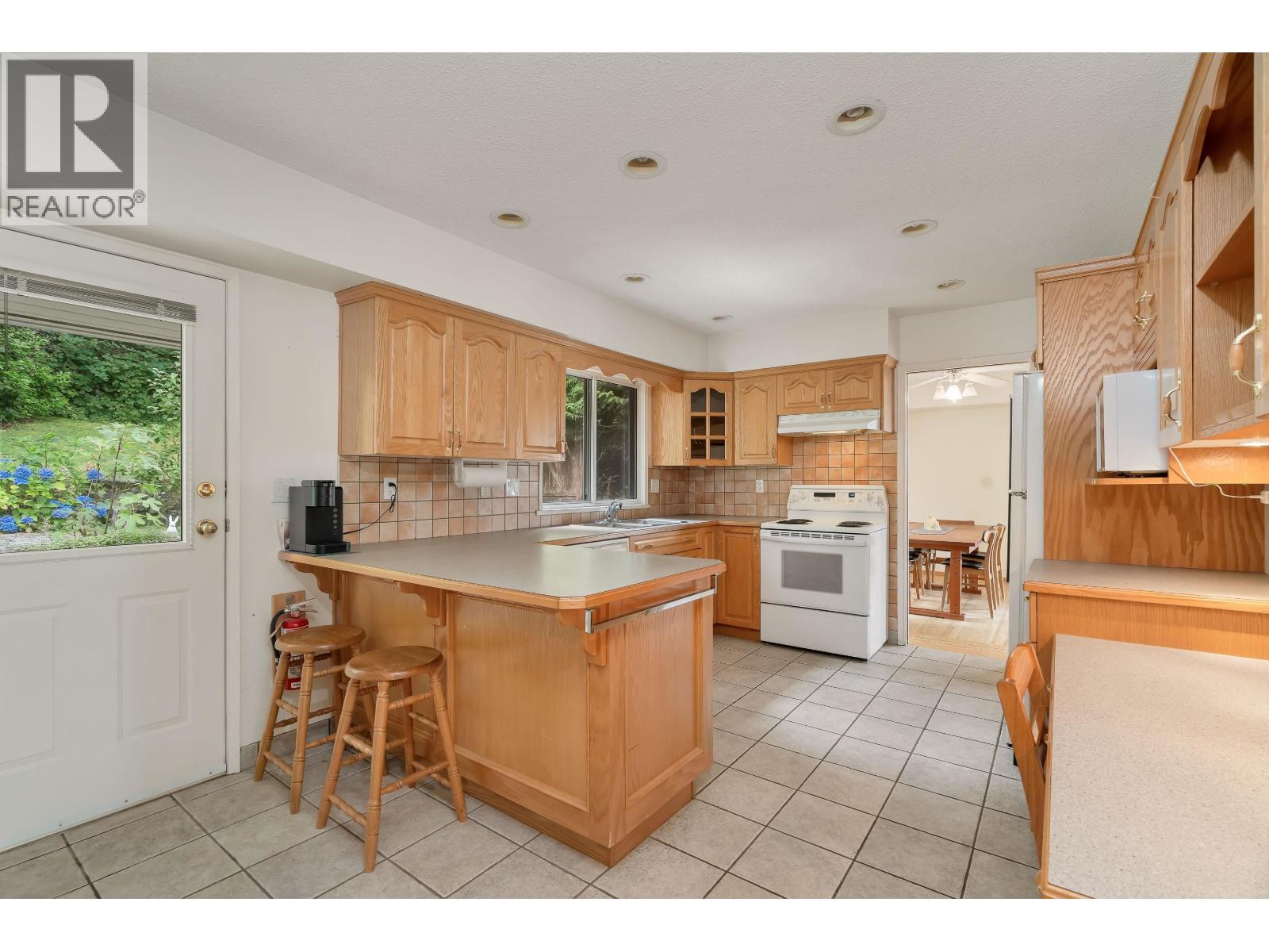 Photo 17 of 914 Baker Drive, Coquitlam BC
