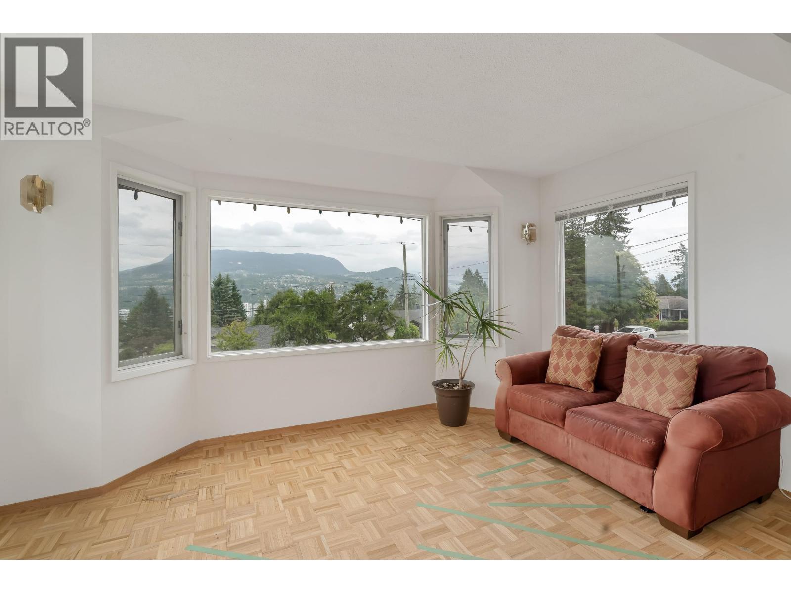 Photo 8 of 914 Baker Drive, Coquitlam BC