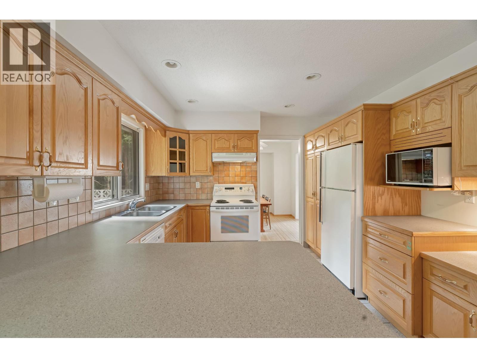 Photo 19 of 914 Baker Drive, Coquitlam BC