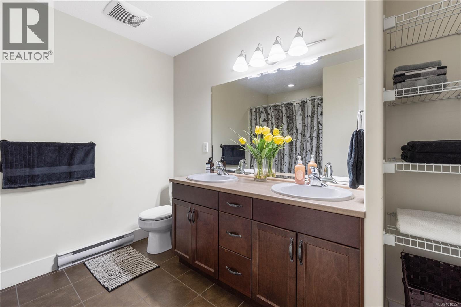 Photo 2 of 12 344 Hirst Ave, Parksville BC