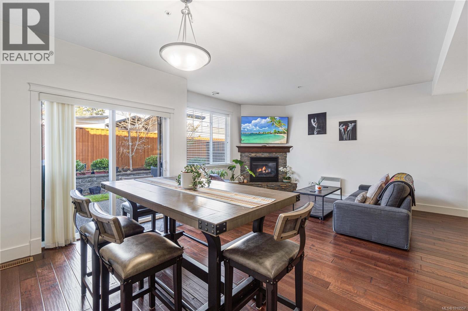 Photo 9 of 12 344 Hirst Ave, Parksville BC