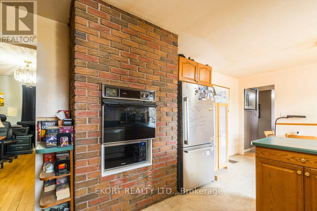 Photo 8 of 618 Ashley Street, Belleville ON