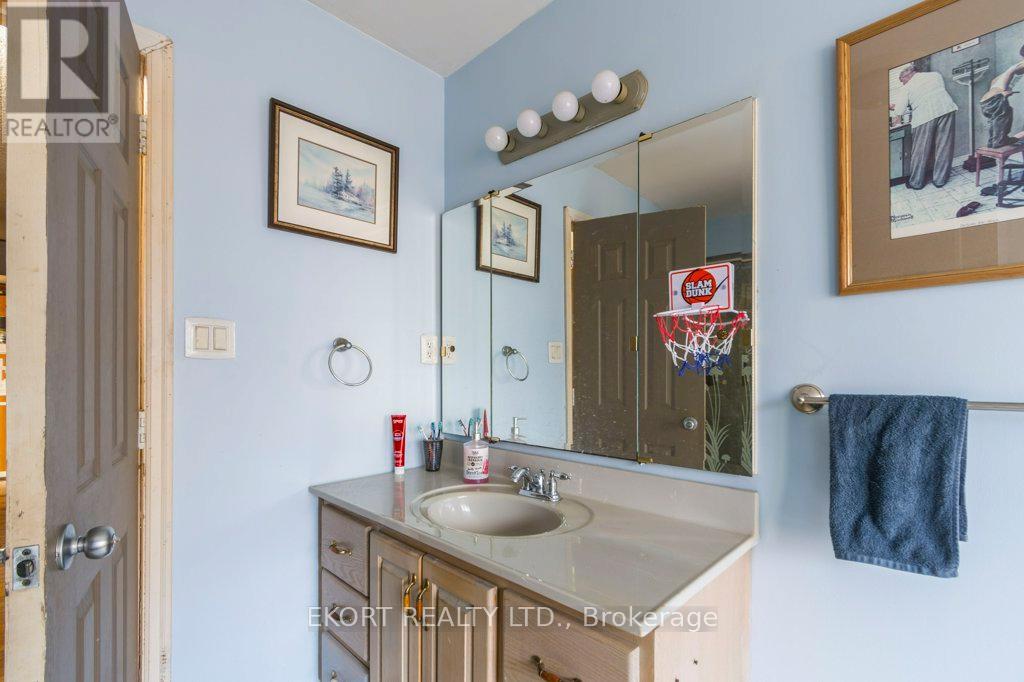 Photo 11 of 618 Ashley Street, Belleville ON
