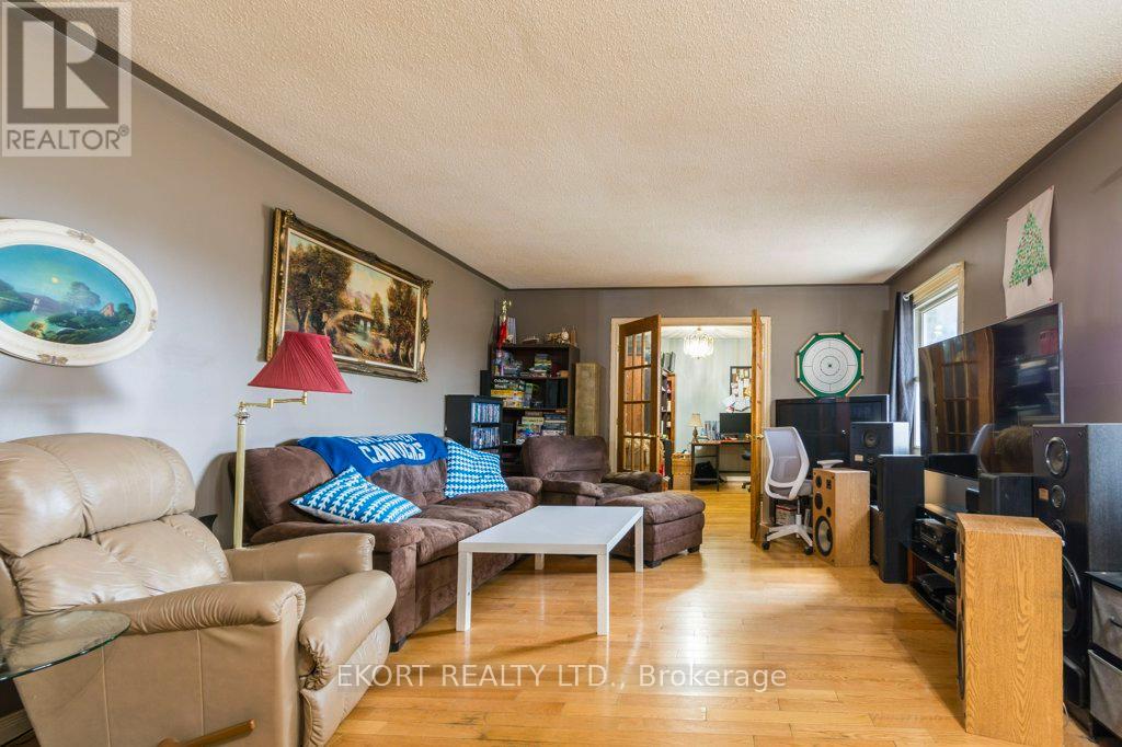 Photo 4 of 618 Ashley Street, Belleville ON