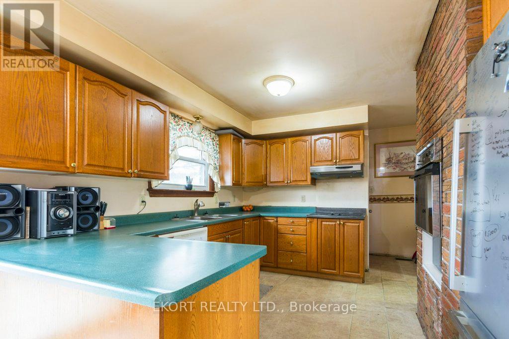 Photo 18 of 618 Ashley Street, Belleville ON