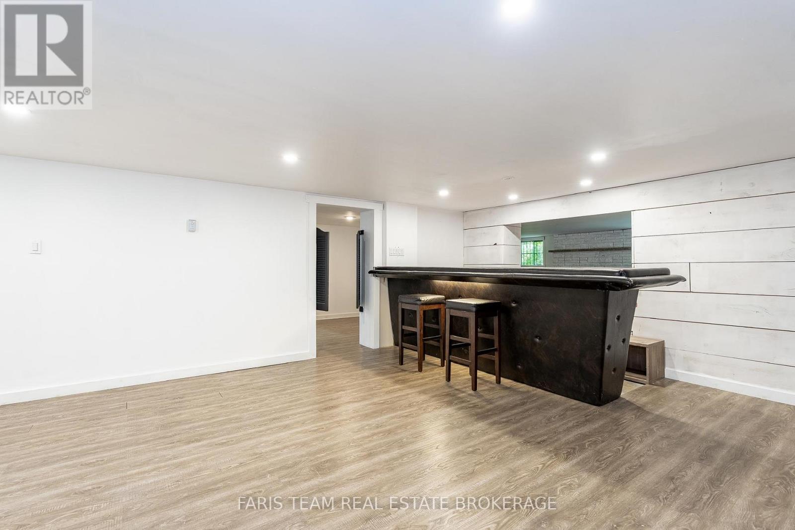 Photo 20 of 256 Knox Road E, Wasaga Beach ON
