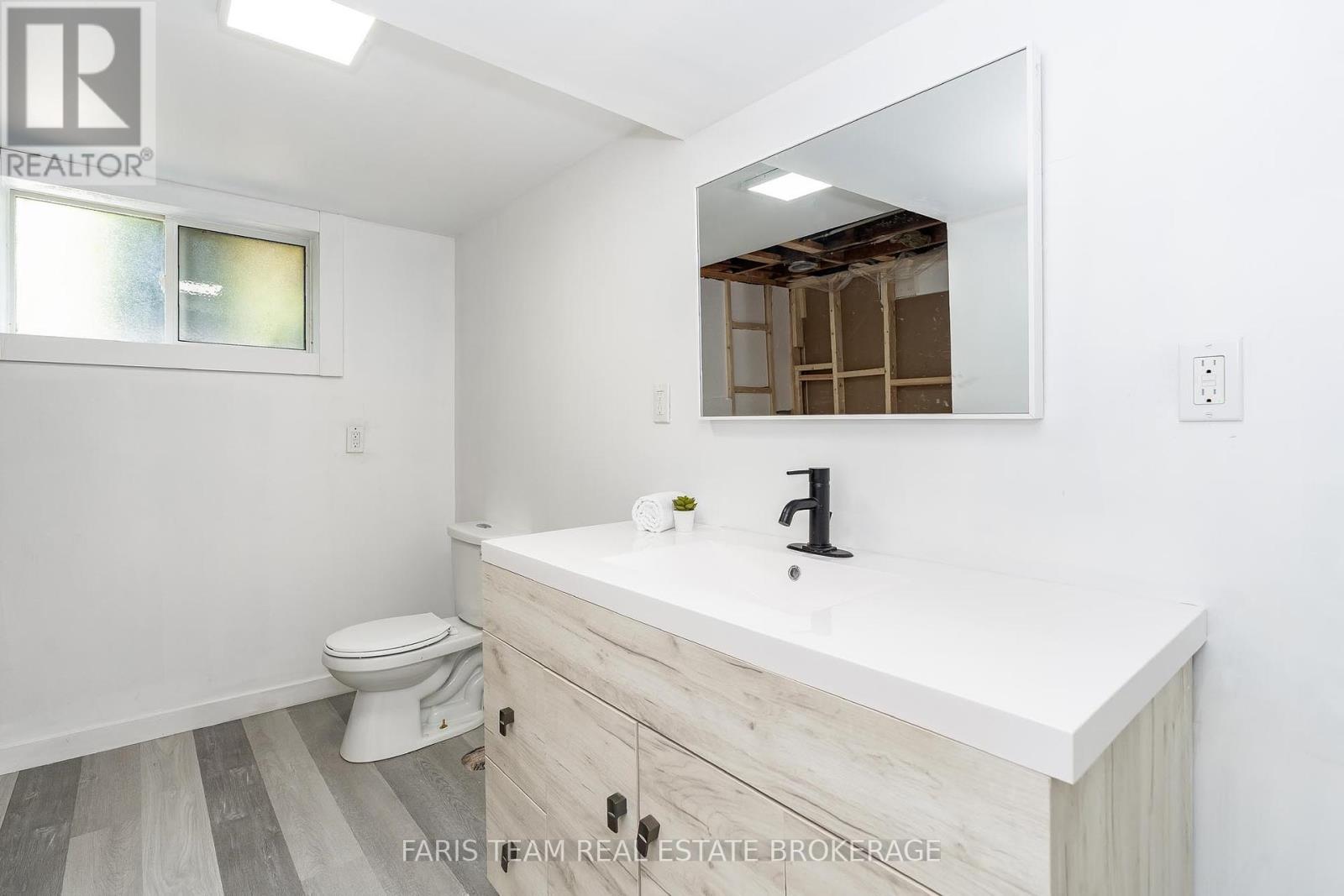 Photo 23 of 256 Knox Road E, Wasaga Beach ON
