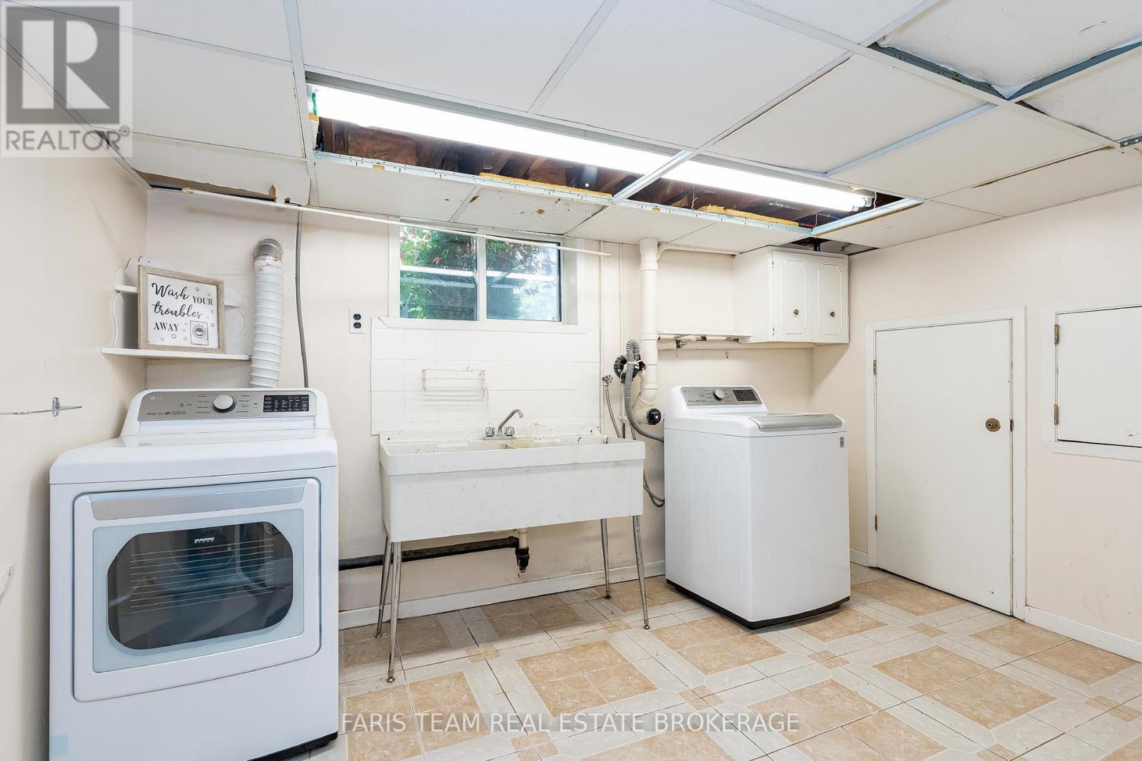 Photo 24 of 256 Knox Road E, Wasaga Beach ON