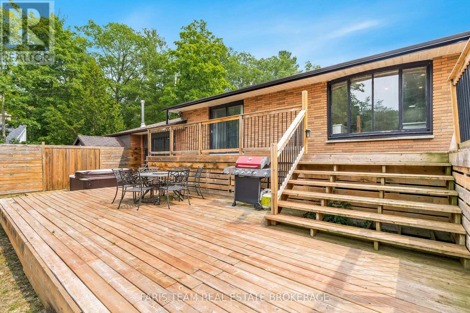 Photo 28 of 256 Knox Road E, Wasaga Beach ON