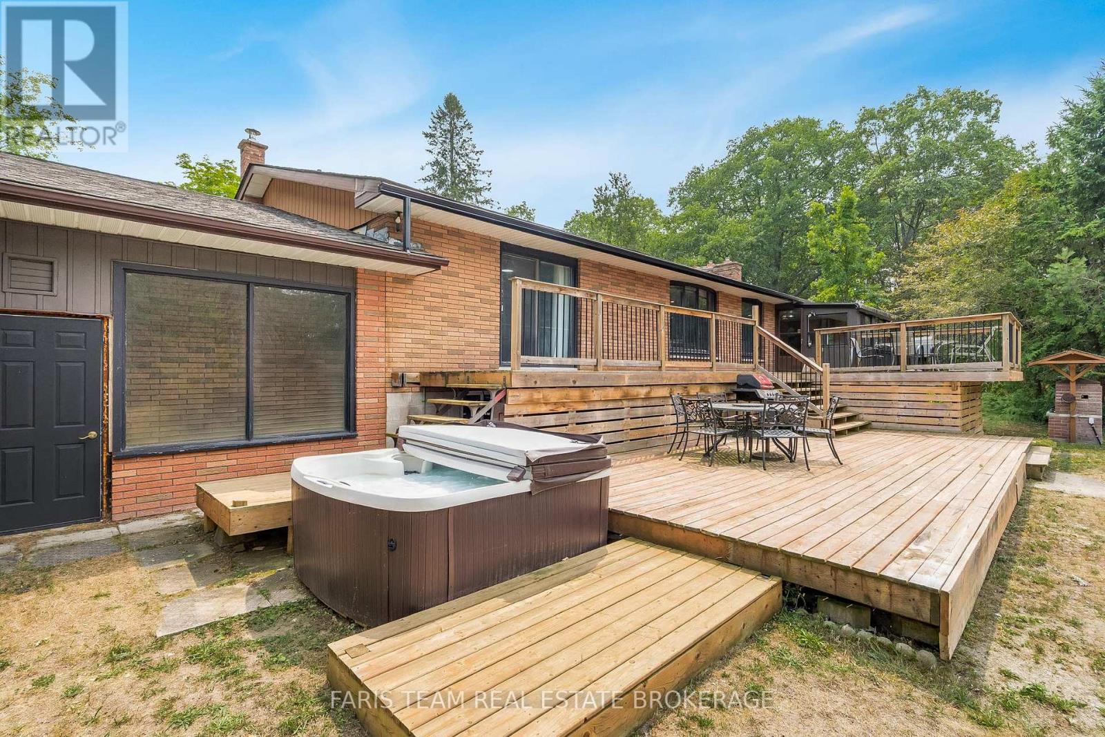 Photo 29 of 256 Knox Road E, Wasaga Beach ON