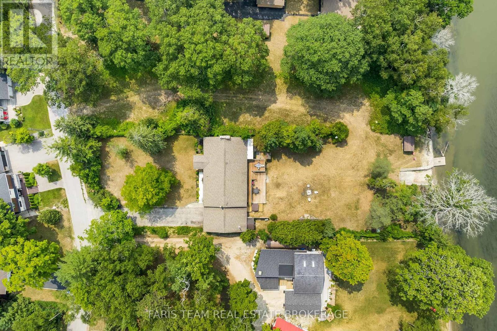 Photo 37 of 256 Knox Road E, Wasaga Beach ON