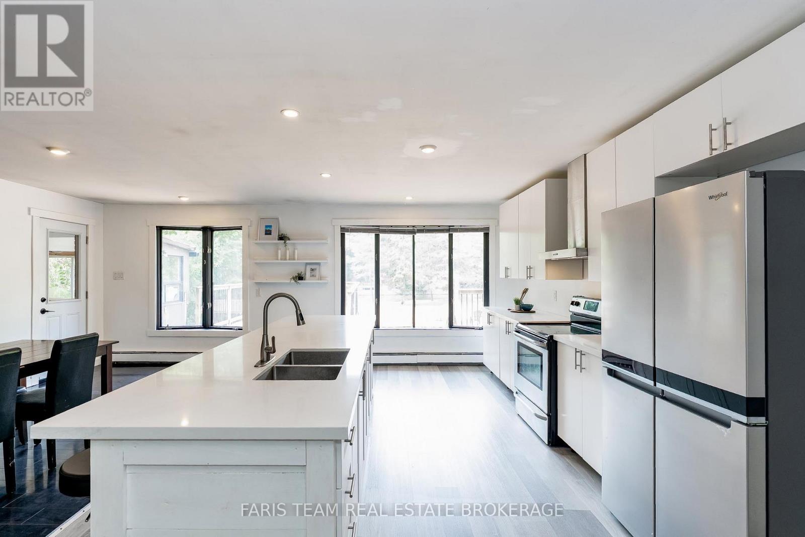 Photo 4 of 256 Knox Road E, Wasaga Beach ON