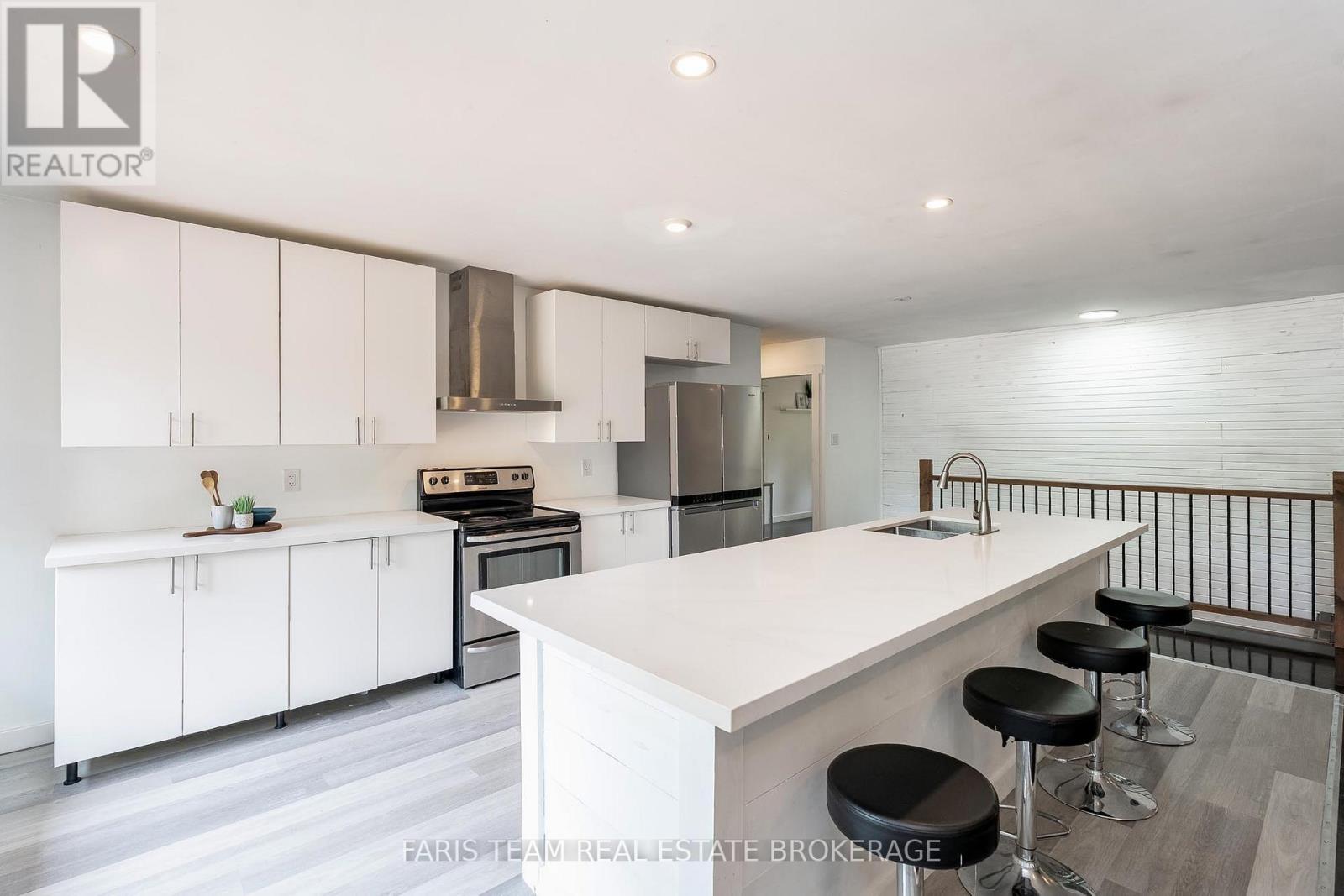 Photo 7 of 256 Knox Road E, Wasaga Beach ON